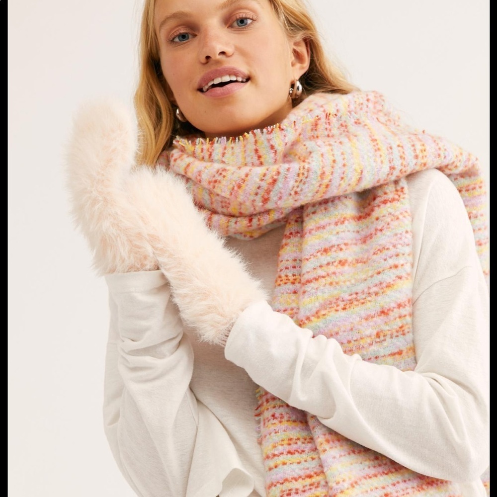 Free people warm wishes gloves pink NWT 🌟🌟